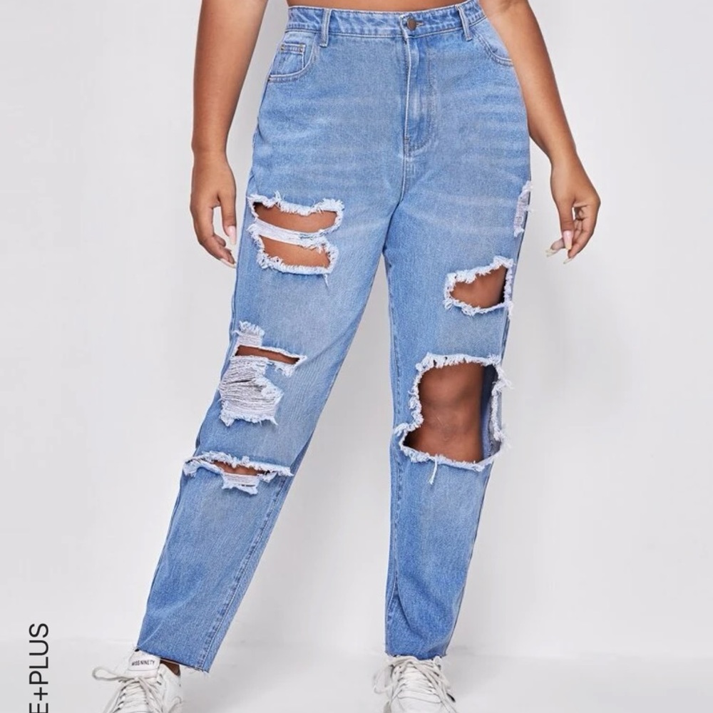 Light Wash Ripped Detailed Jeans